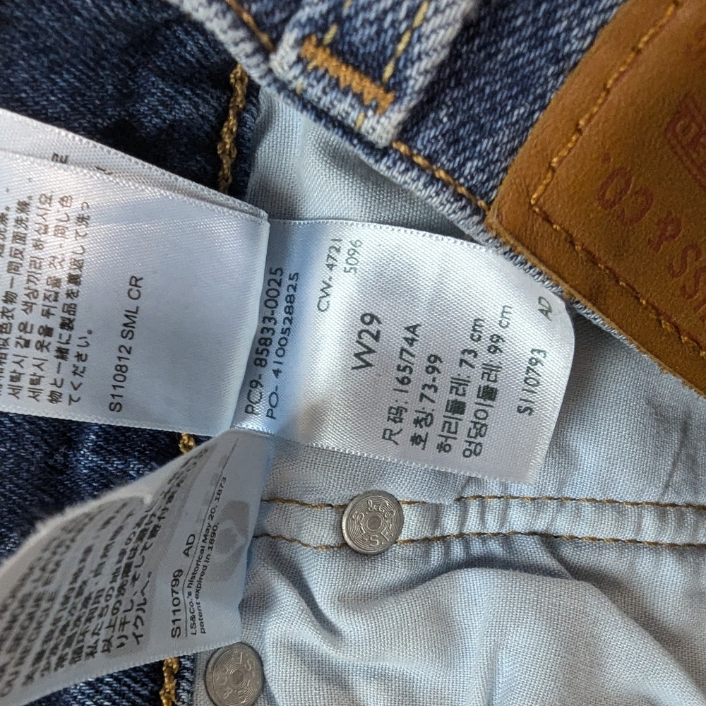 Levis 501 cut off jean shorts - Picture 3 of 10